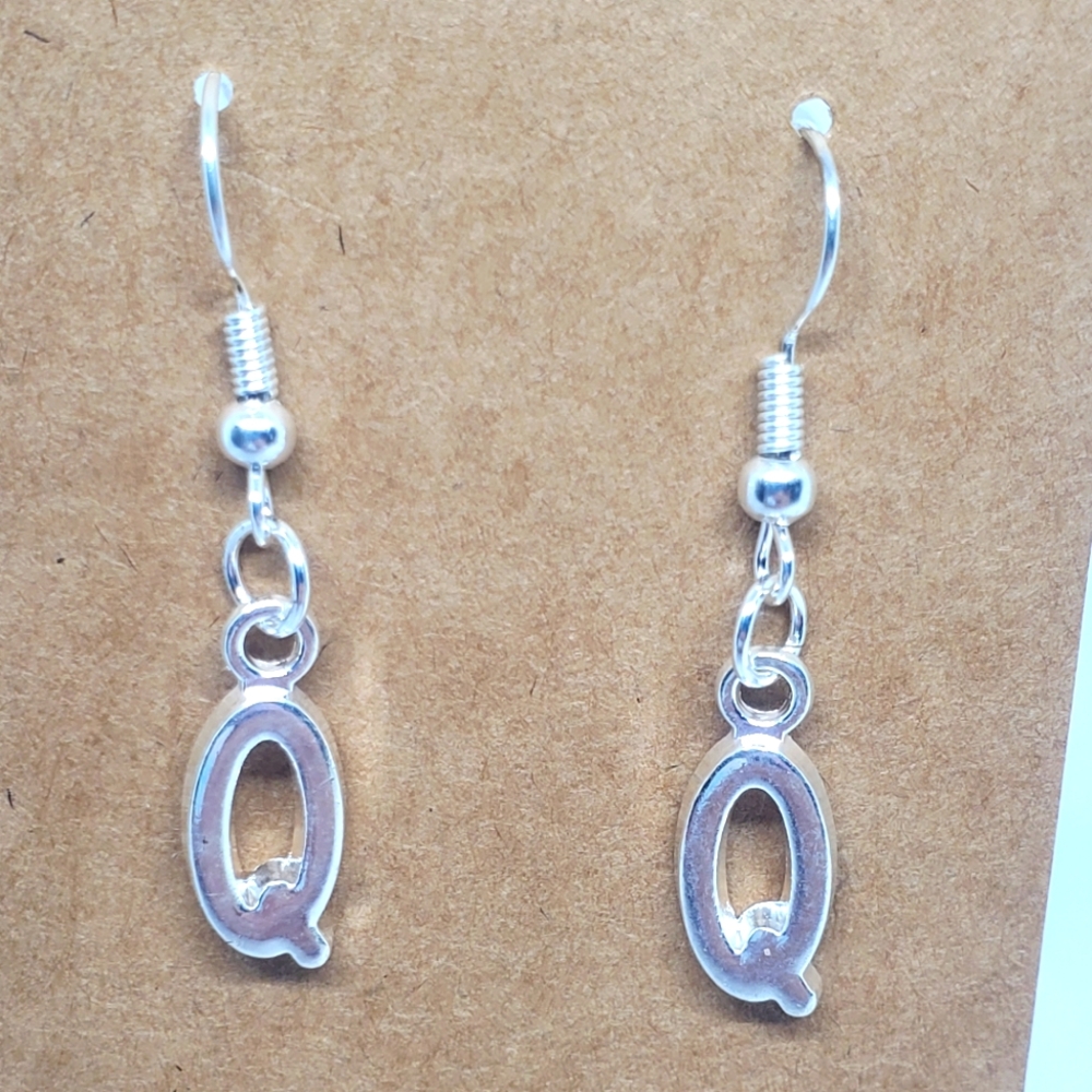 7/$10 Q Initial Earrings, New